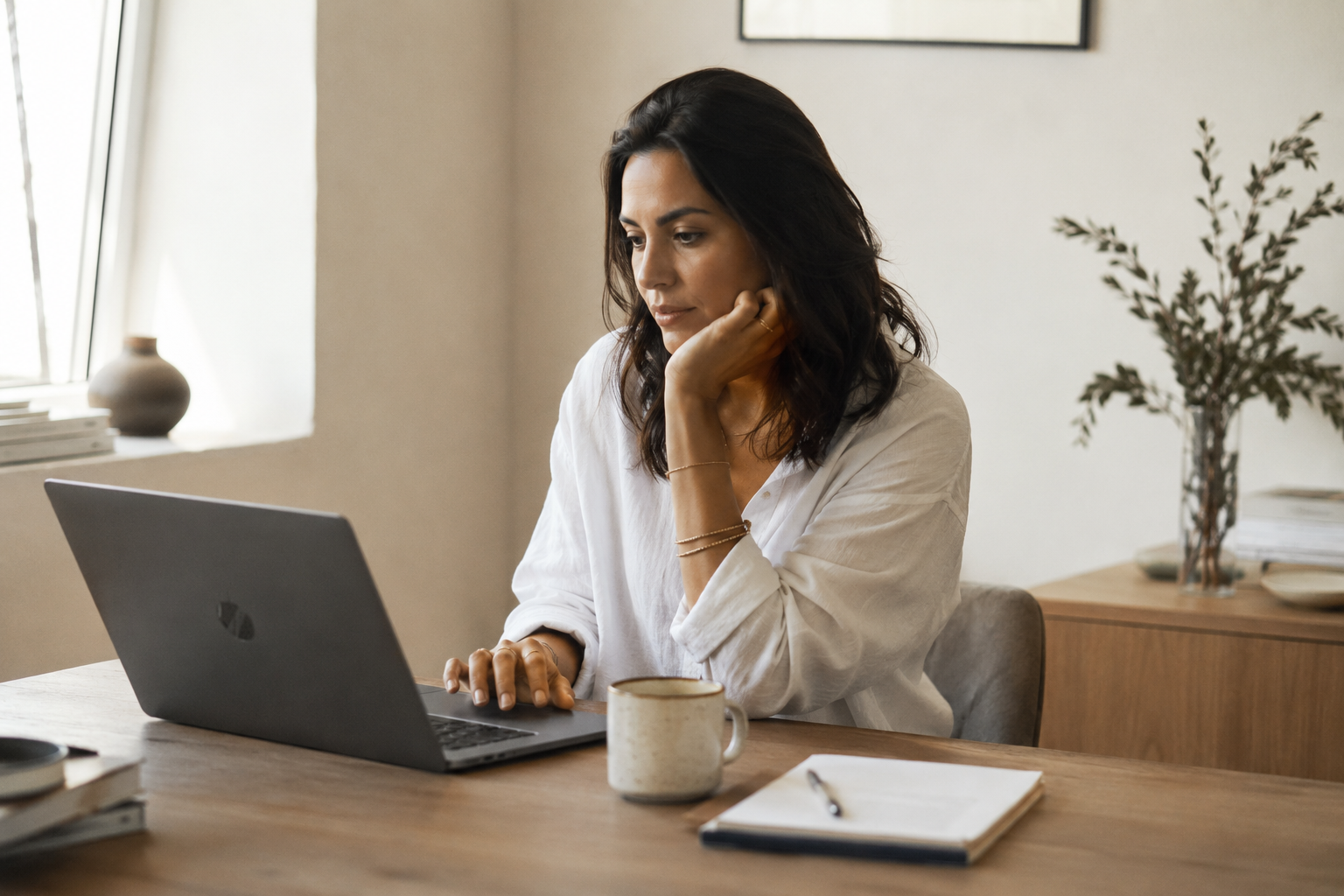 Avery Stone, independent consultant, working at her desk